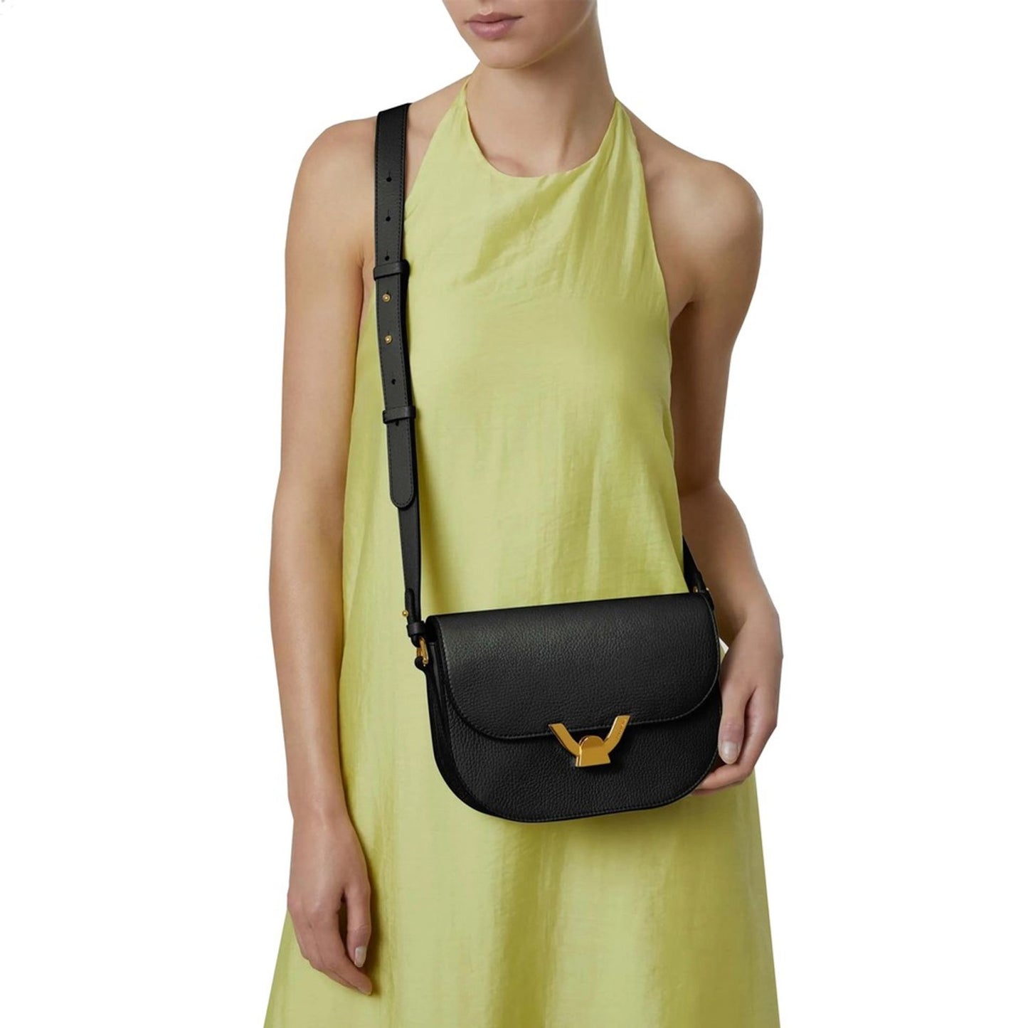 Coccinelle „Tracolla“ Crossbody Bag – Schwarz Halbmond-Design mit goldener Schließe