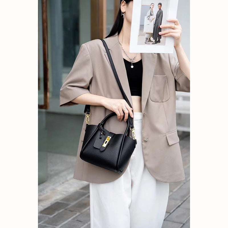 Melo “Elina Tote” – Elegante Leder-Handtasche mit Tuch-Detail